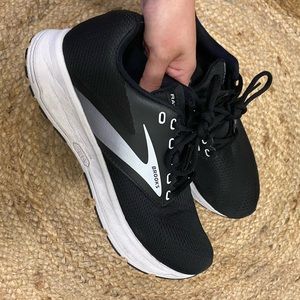 BROOKS RANGE - WOMENS RUNNING SHOES - NEUTRAL CUSHION - GREAT CONDITION !!